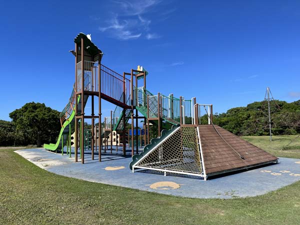 04グスクロード公園_遊具2