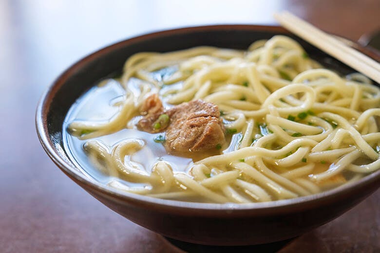 大和(だいわ)食堂|麺の下に隠された宮古そばの具