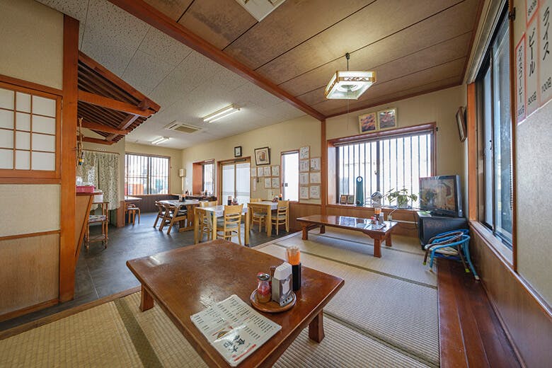 大和(だいわ)食堂|御座敷もある店舗内観