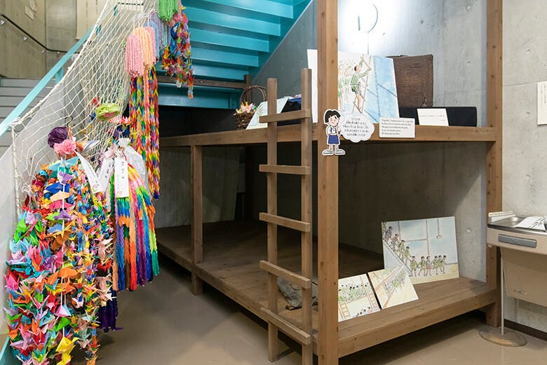 対馬丸記念館|木製の二段ベッド