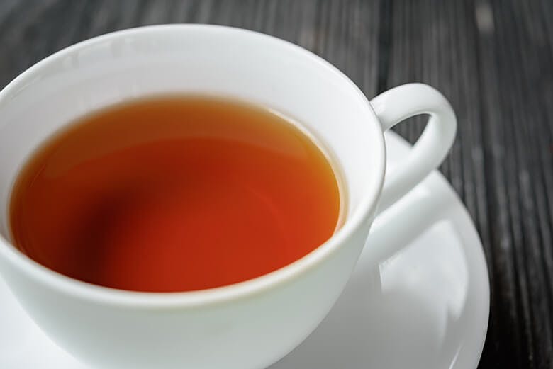 山城紅茶（やましろこうちゃ）｜ティーカップに注がれたこはく色の紅茶