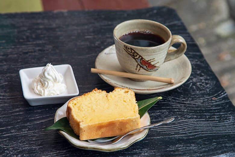 やちむん喫茶シーサー園|数量限定のシークヮーサーケーキ
