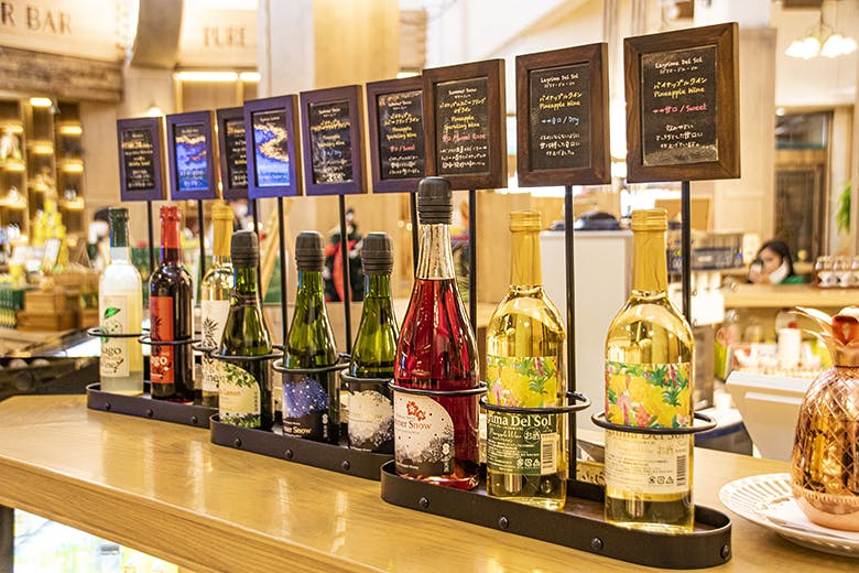 ナゴパイナップルパーク|お洒落なワインの試飲コーナー