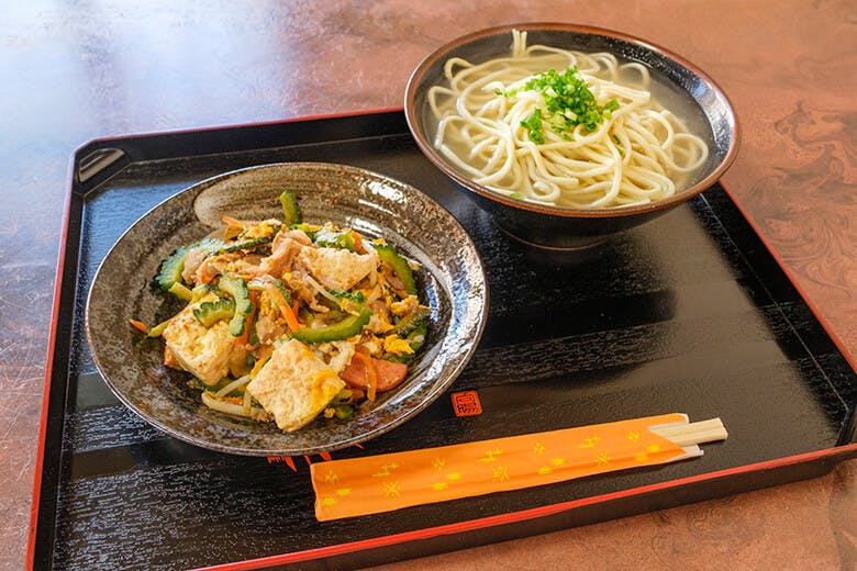 大和(だいわ)食堂|宮古そばとゴーヤーチャンプルーのセット