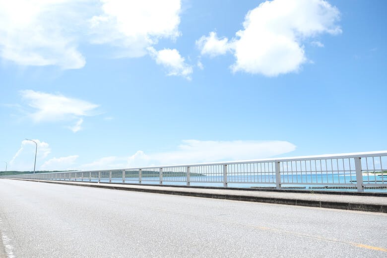 来間(くりま)大橋|橋を歩いて渡る事ができる歩道