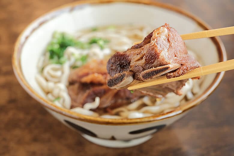 なかむらそば｜大きなソーキ肉