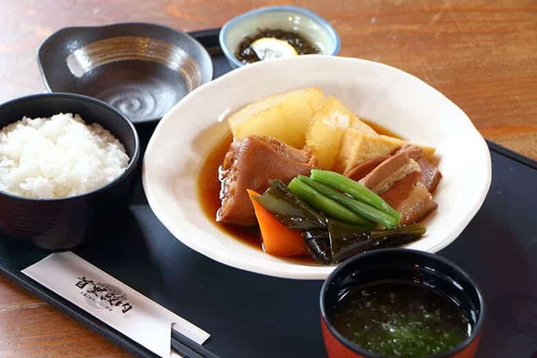 首里殿内(すいどぅんち)|煮付け定食(汁物・ご飯・もずく酢付)