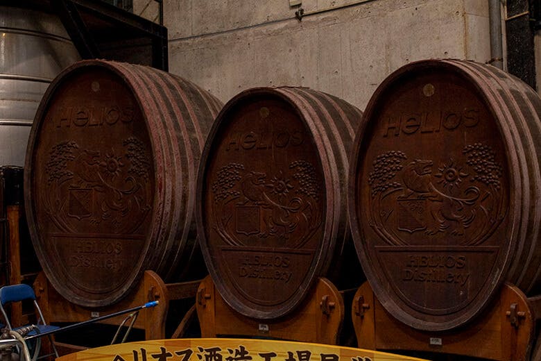 ヘリオス酒造|百年物の泡盛造りに挑戦している樽