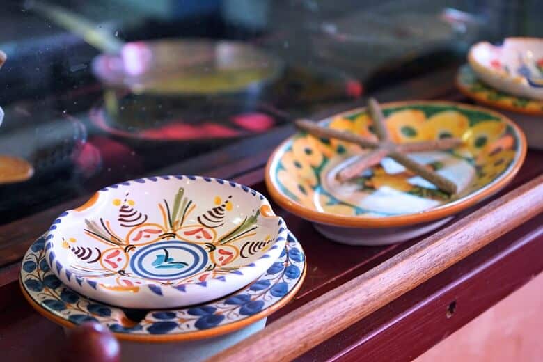 SOLEMARE（ソレマーレ）｜店内の陶器