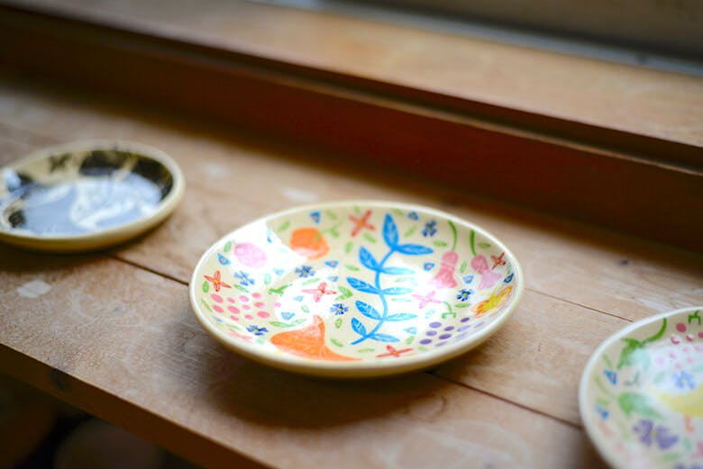 双子堂｜鮮やかな色使いの皿