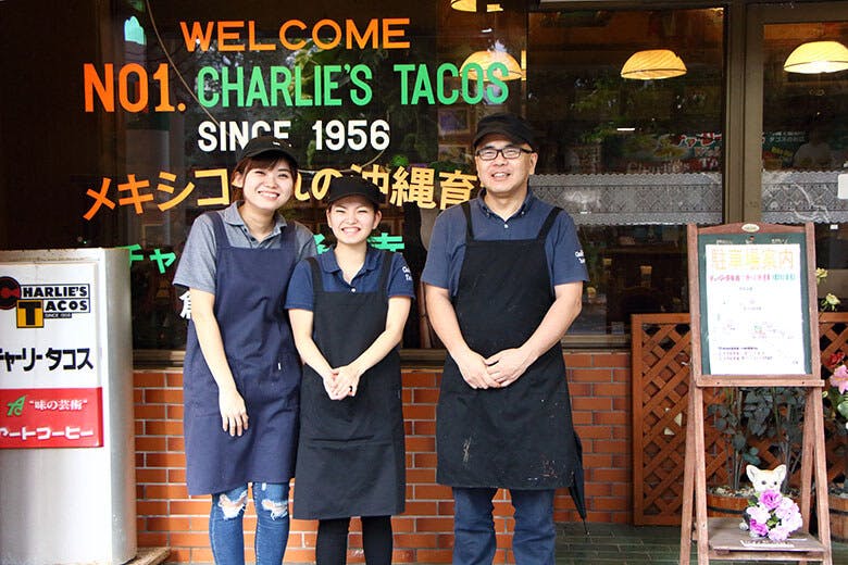 チャーリー多幸寿(タコス)本店|店長の勝田さんとスタッフ