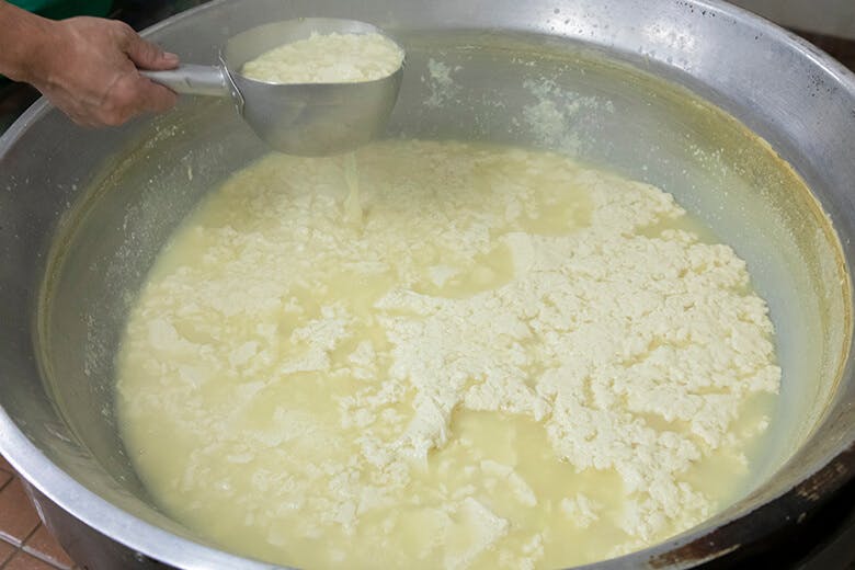 ななほし☆食堂｜大きな鍋にいっぱいのゆし豆腐
