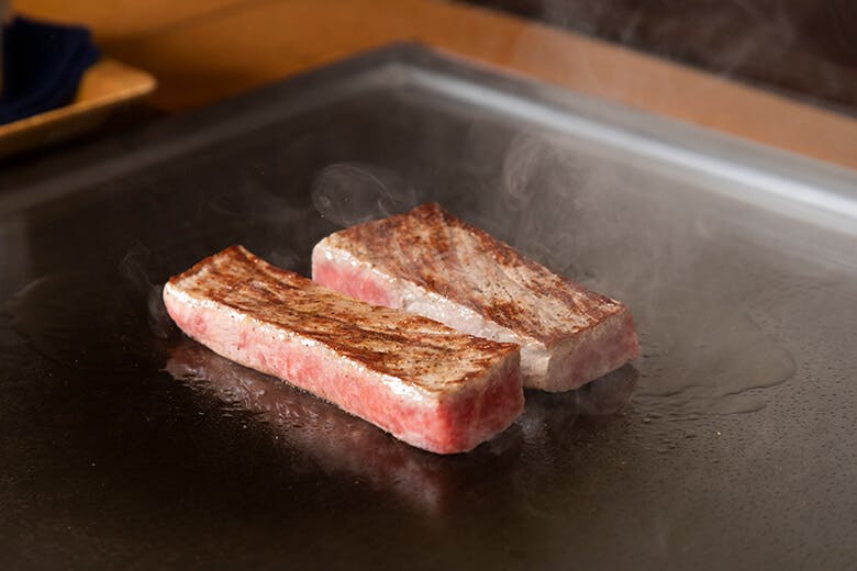 碧|鉄板で焼かれるお肉